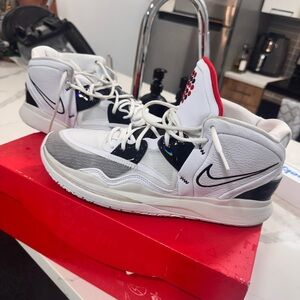 Nike Kyrie Infinity